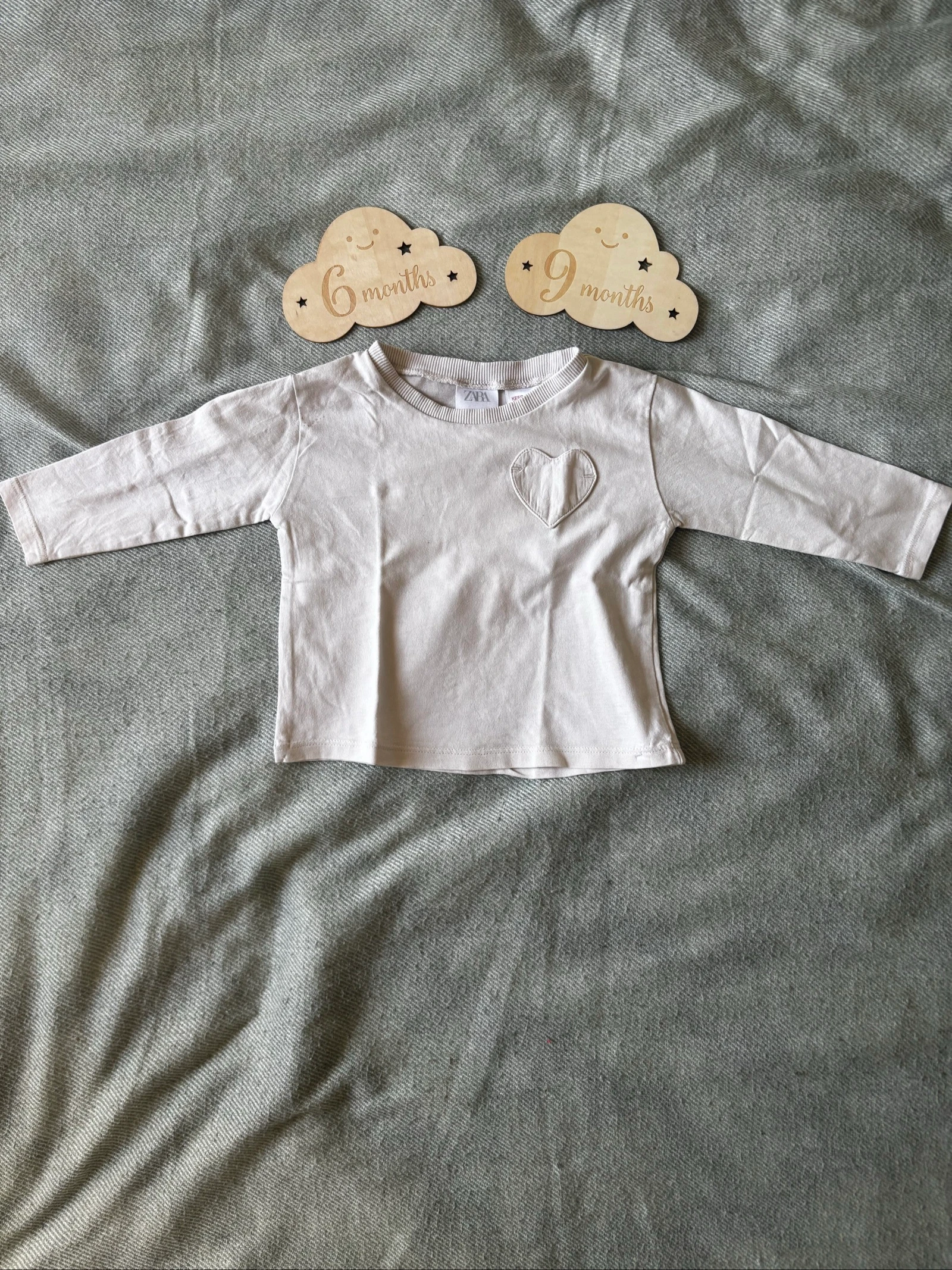 249/ Pull crème cœur - Zara - 6/9 mois - 74 cm